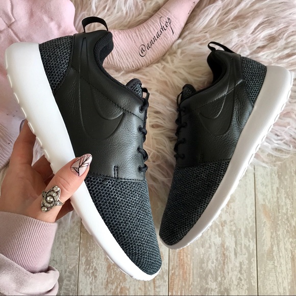 NWT Nike Roshe One knit Leather - Picture 2 of 7